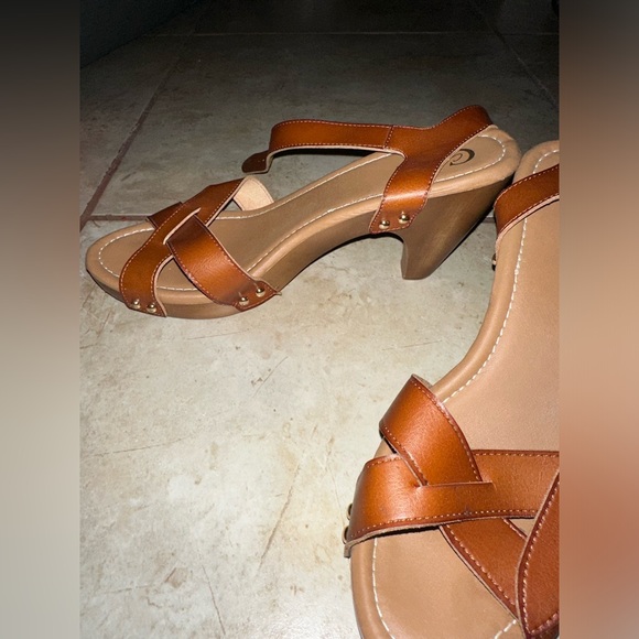 Cute brown heels - Picture 4 of 5